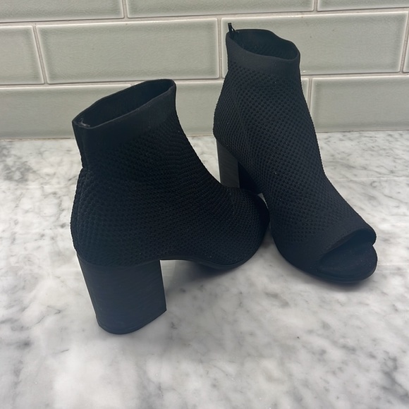 Open toed booties - Picture 2 of 2